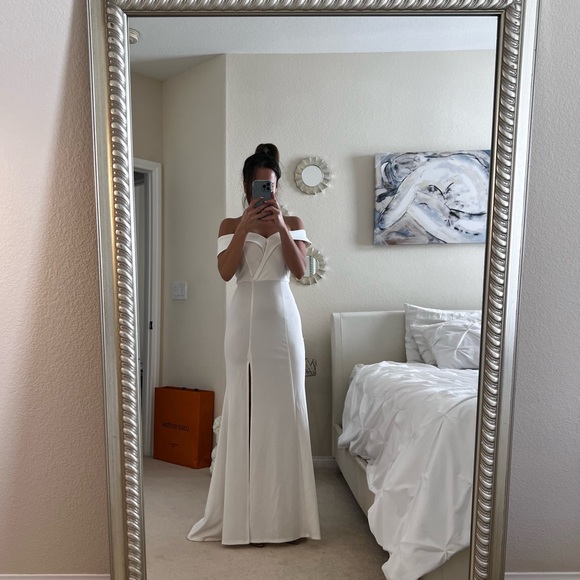 🌟 Scuba crepe gown white maxi off shoulder dress with Slit - Picture 3 of 8